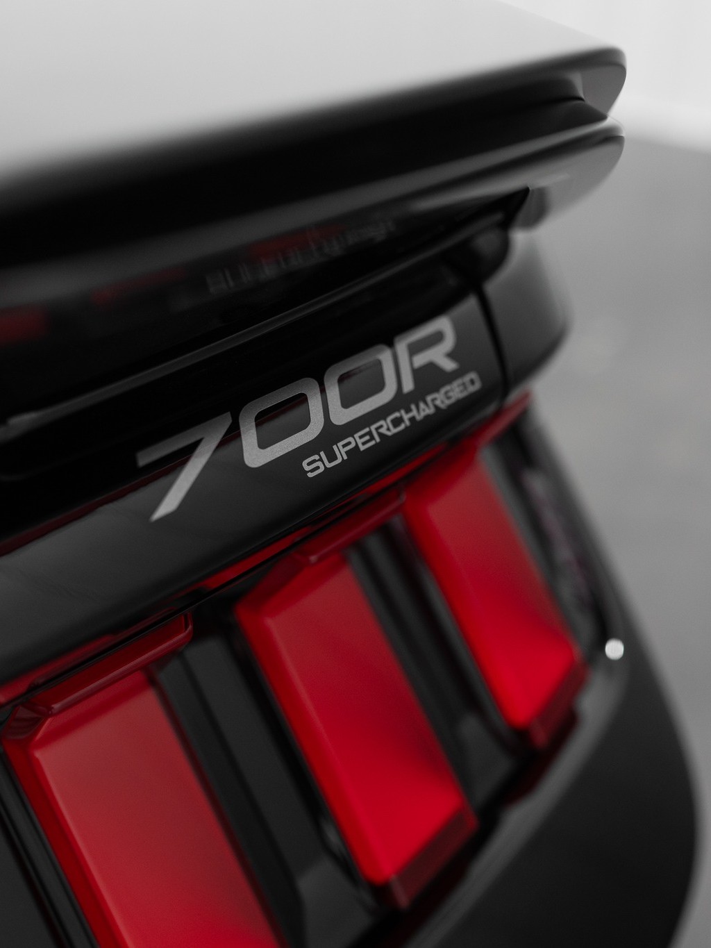 700r Dark Horse3 Vertical